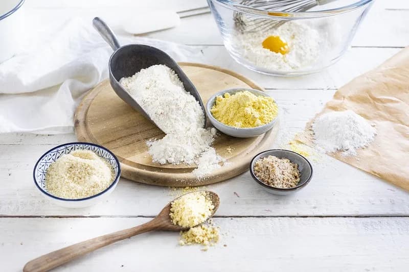 Czym można zastąpić mąkę kukurydzianą? Sprawdzone alternatywy w kuchni