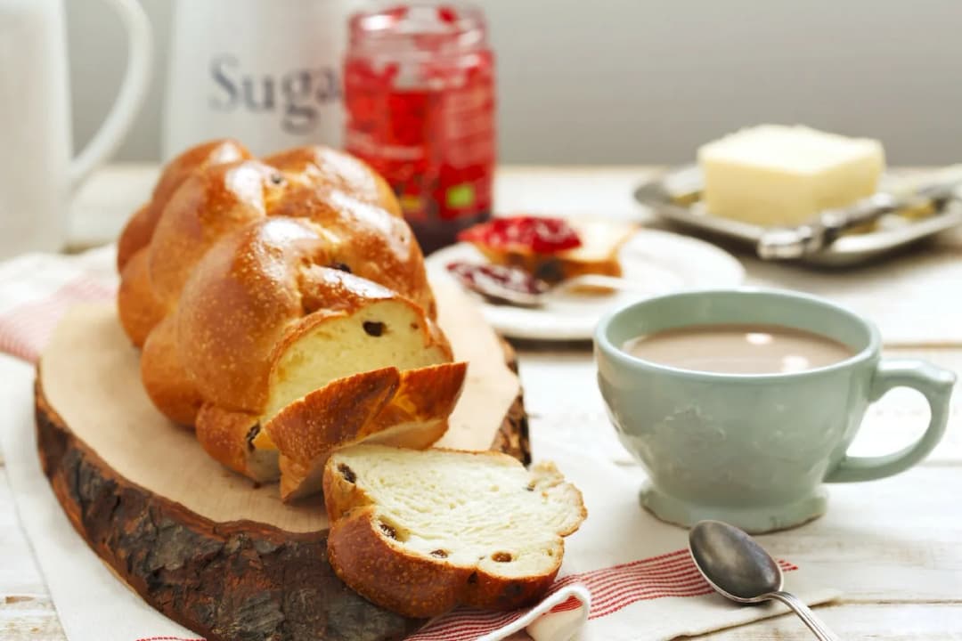 Jak długo piec placek drożdżowy, aby nie opadł i był idealny?