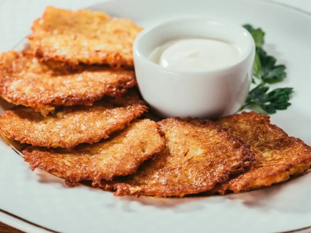 Ile smażyć placki ziemniaczane, aby były idealnie chrupiące?