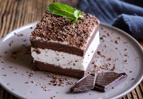 Ciemne ciasta z kremem przepisy, które zachwycą Twoich gości