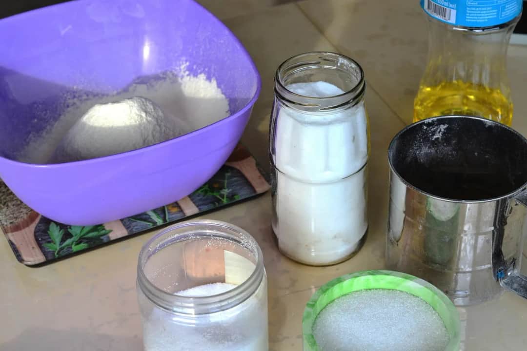 Ile gram ma 1 szklanka mąki? Zaskakujące różnice w wagach!