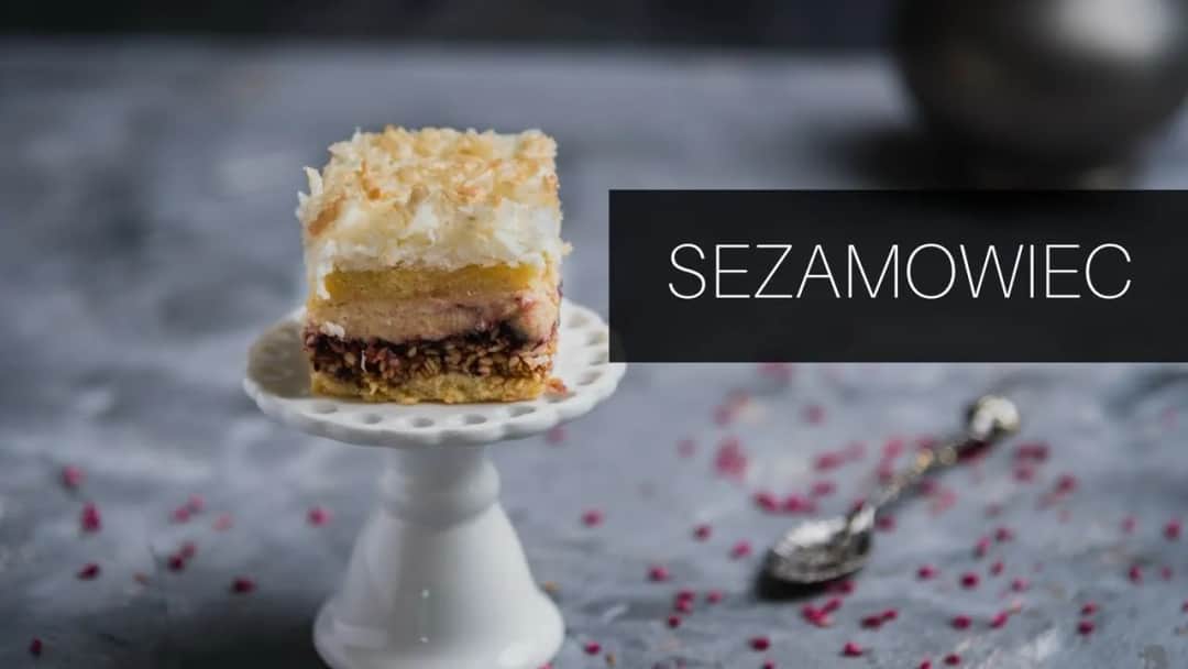 Pyszny przepis na ciasto z chałwą i sezamem, które zachwyca smakiem