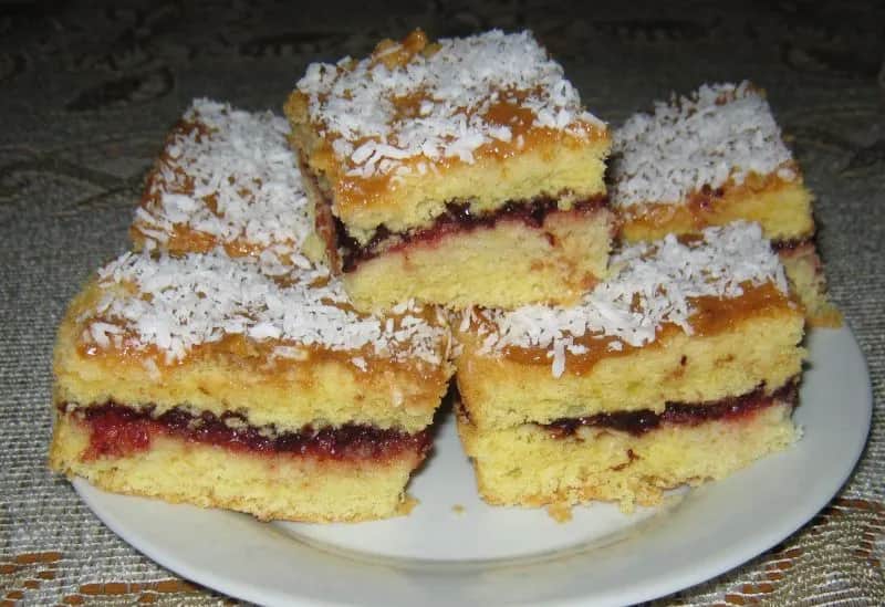 Szybkie tanie ciasto: Proste przepisy na pyszne wypieki bez stresu