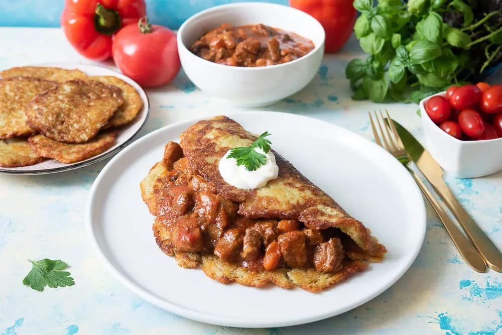 Jak zrobić gulasz do placka po węgiersku, aby zachwycić smakiem