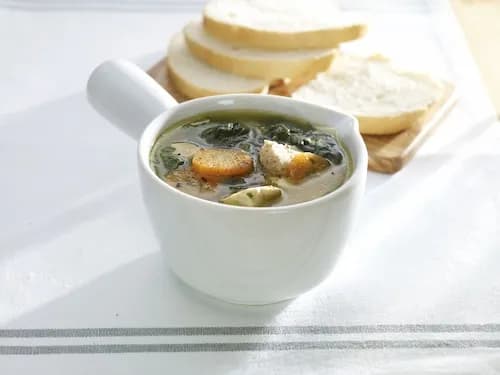 Czym jest zupa klarowna? Definicja, przykłady i sekrety jej przygotowania