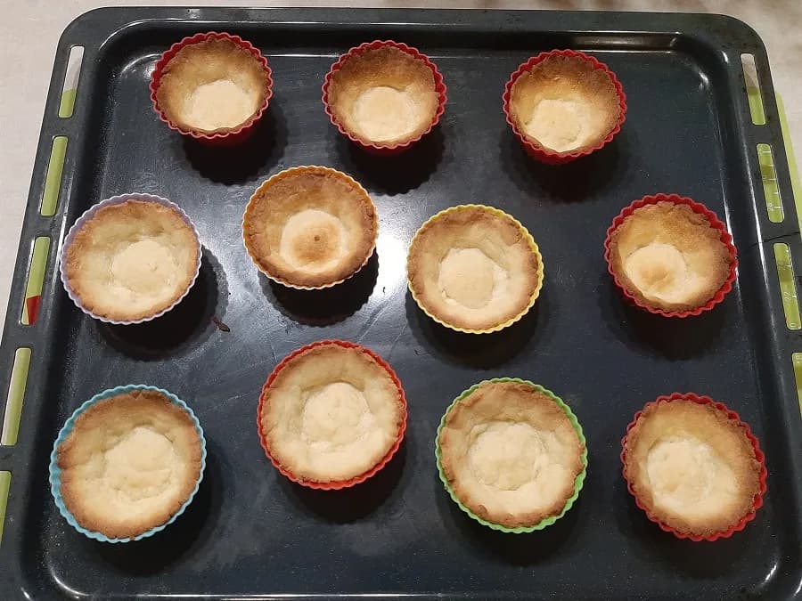 Jak długo piec babeczki w silikonowych foremkach, by były idealne?