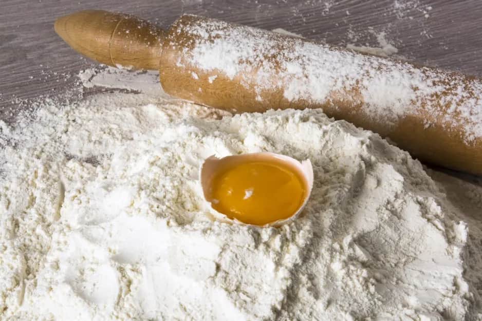 Jaka mąka do faworków? Sprawdź, jak uniknąć błędów i uzyskać idealny chrust!