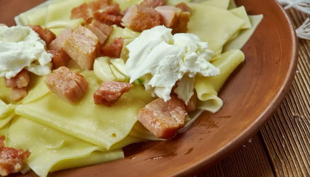 Prosty przepis na ciasto do łazanek – jak uniknąć błędów i osiągnąć idealną konsystencję