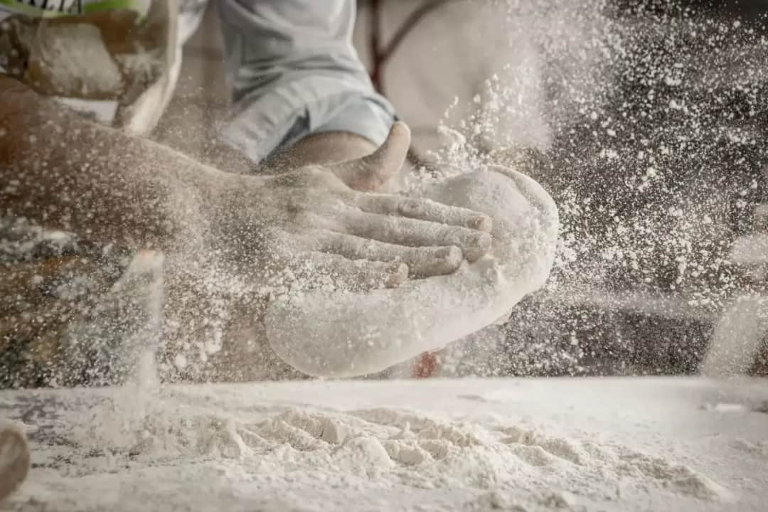 Jaką mąkę do pizzy wybrać, aby uniknąć twardego ciasta?
